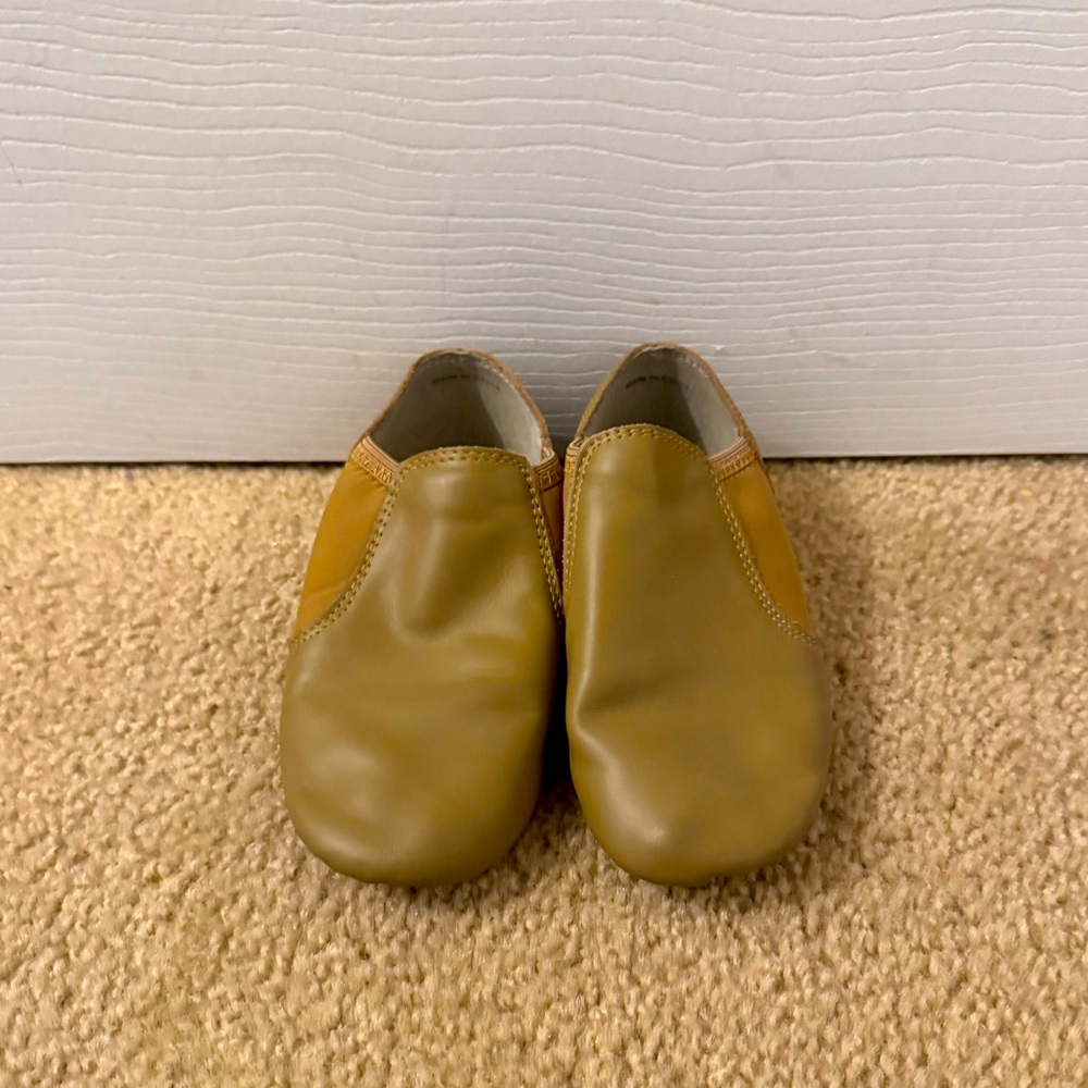 Dynadans Leather Upper Slip On Jazz Shoe, Size 13.5 girls, Brown
